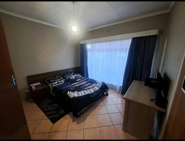 4 BEDROOM HOUSE FOR SALE IN VANDERBIJLPARK SE 7